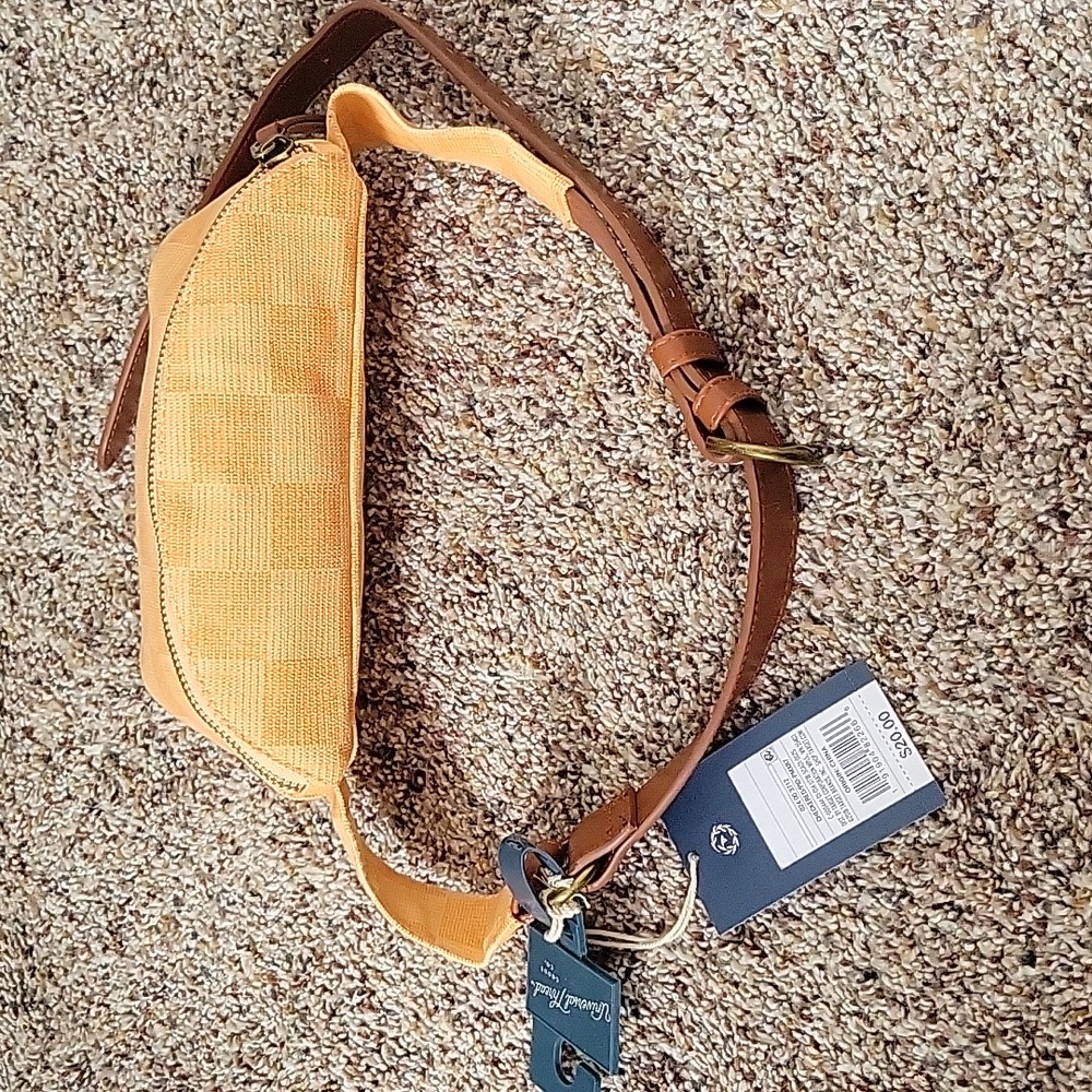 Universal Thread Checkered Hip/Fanny Pack - Picture 2 of 3